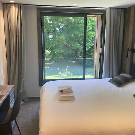 Esquinade 4 Bedrooms Appartement