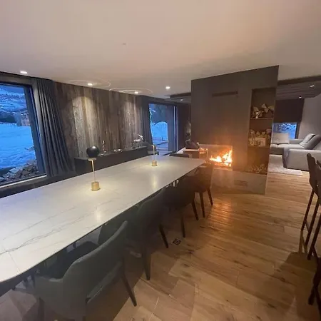 Esquinade 4 Bedrooms Appartement