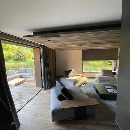 Esquinade 4 Bedrooms Appartement *