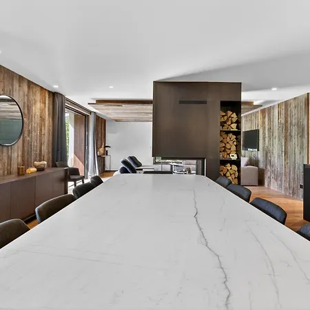 Esquinade 4 Bedrooms Apartment